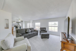 Tranquil Elgin Getaway with Private Deck and Patio!